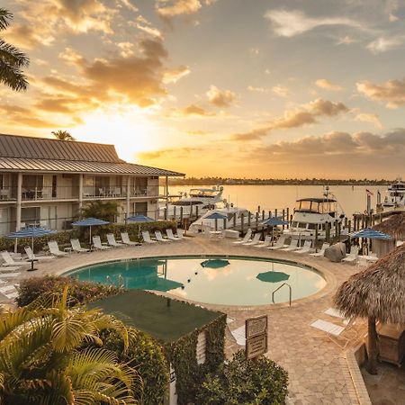 Cove Inn On Naples Bay Exterior photo