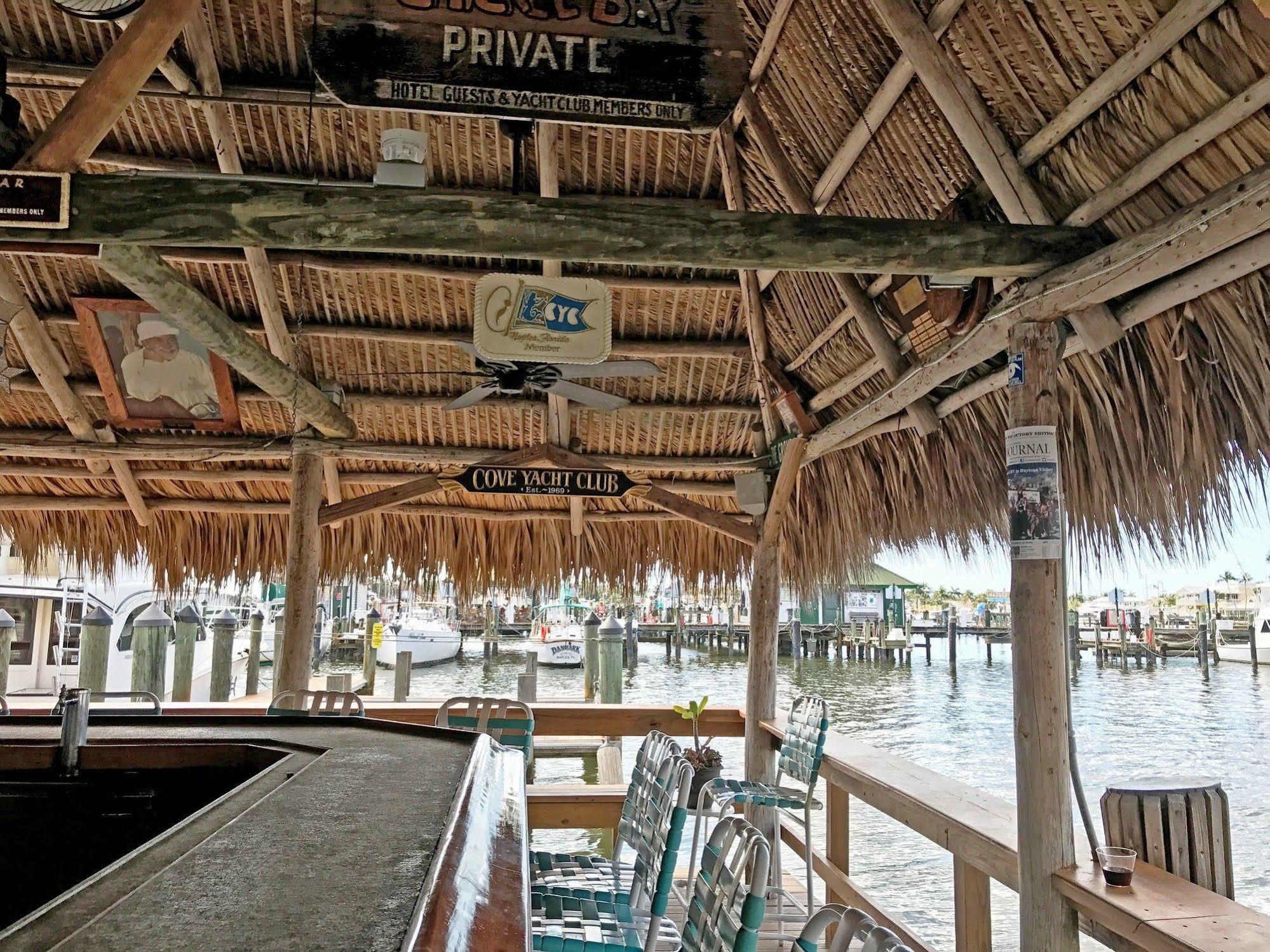 Cove Inn On Naples Bay Exterior photo