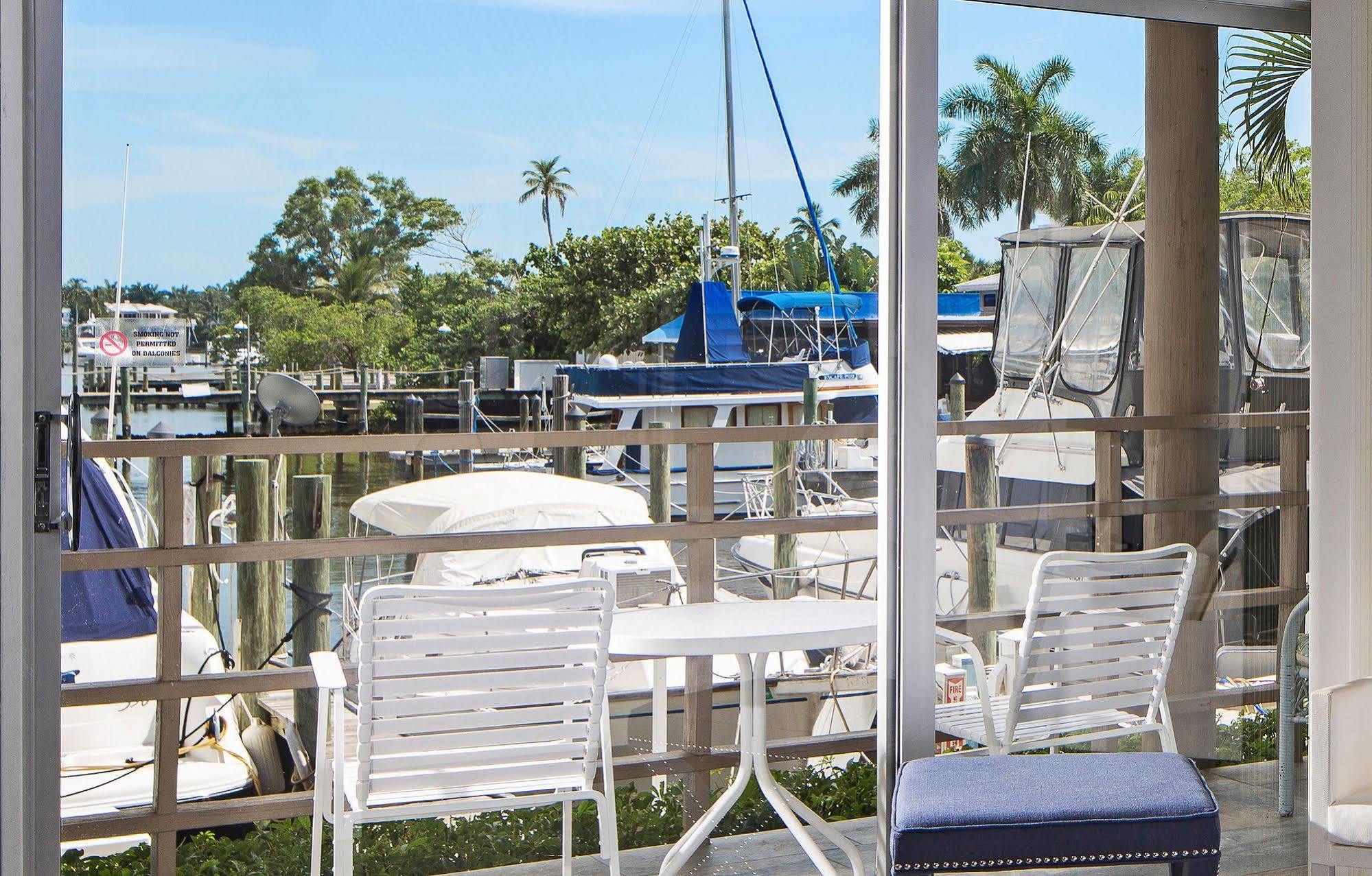 Cove Inn On Naples Bay Exterior photo