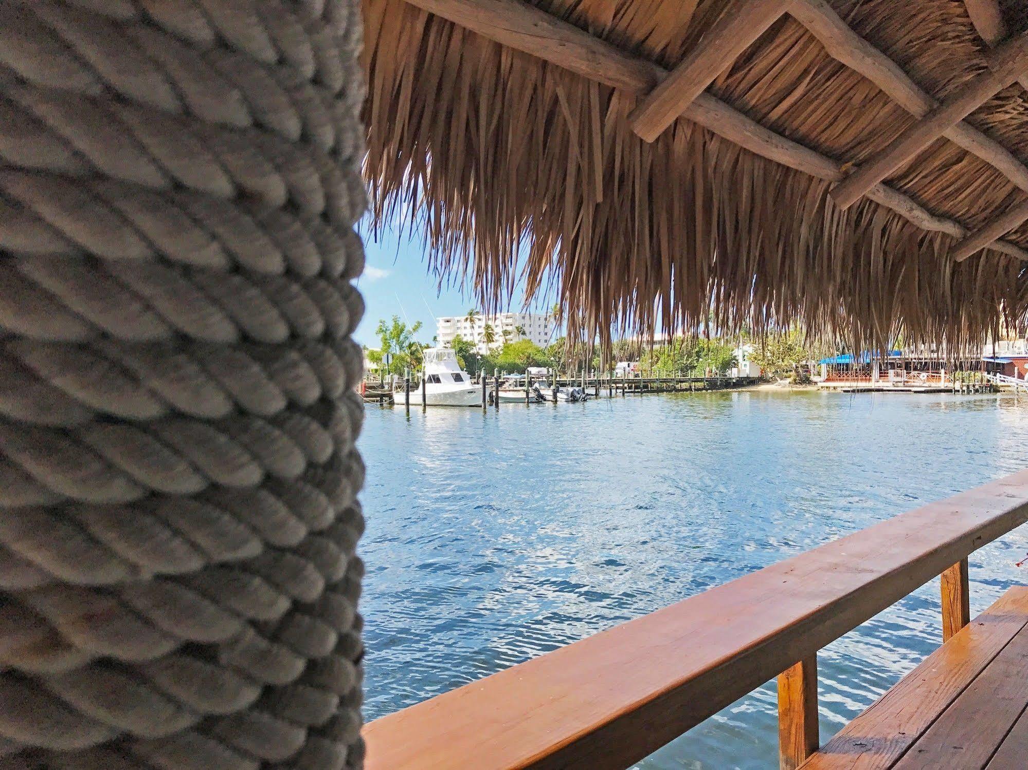 Cove Inn On Naples Bay Exterior photo