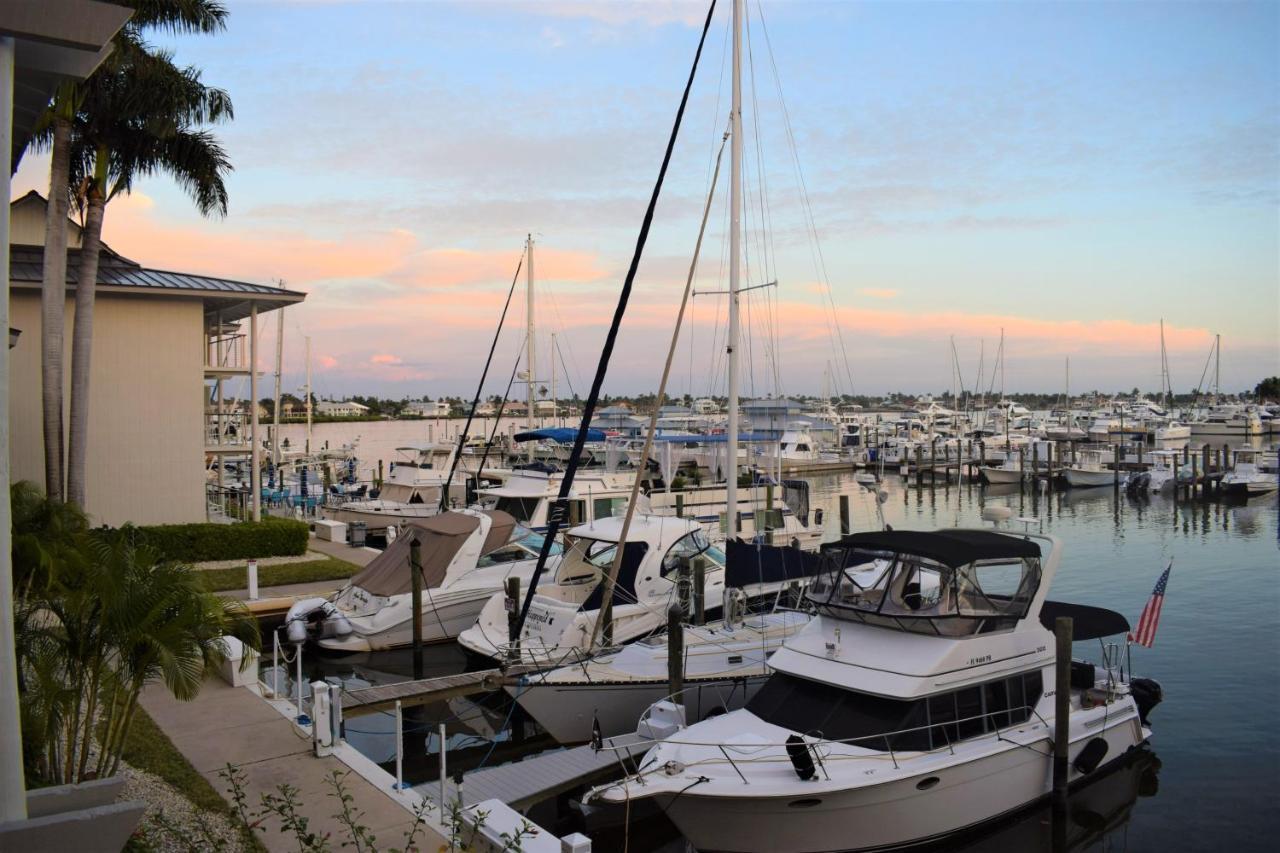 Cove Inn On Naples Bay Exterior photo